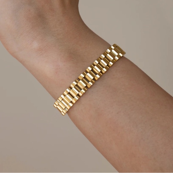 Waterproof watch style bracelet - Picture 3 of 7